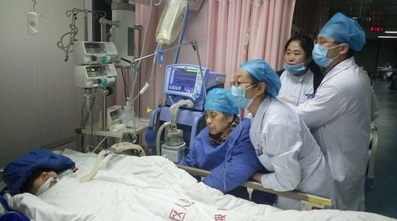 Που μπορεί να οδηγήσει η υπερεργασία: Κινέζα γιατρός μετά από 18 ώρες δουλειάς υπέστη εγκεφαλική αιμορραγία και πέθανε